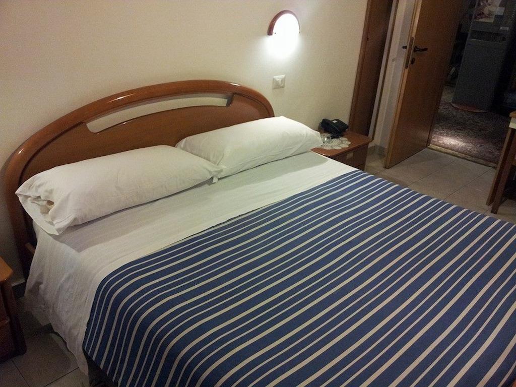 Hotel Acapulco Milan Ruang foto