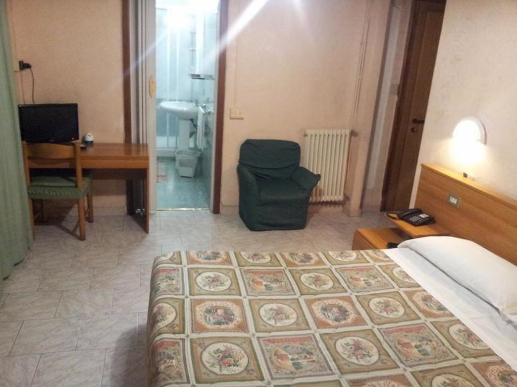 Hotel Acapulco Milan Bagian luar foto