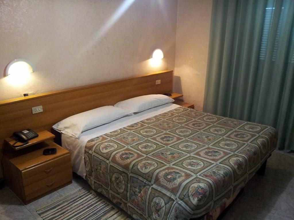 Hotel Acapulco Milan Ruang foto