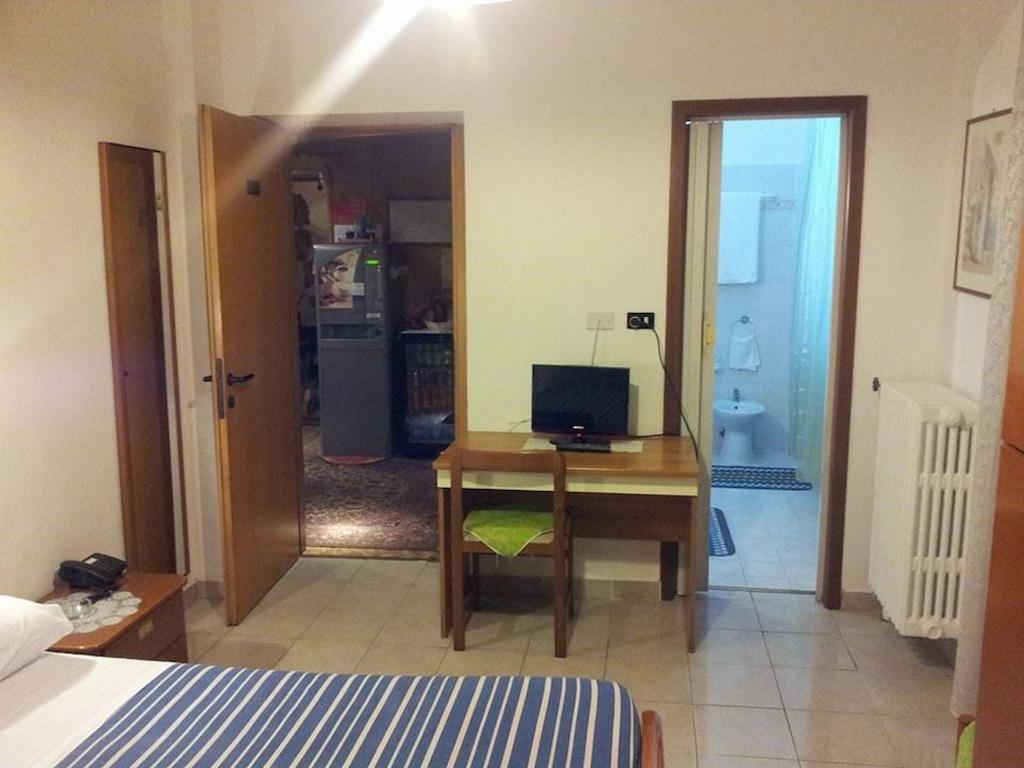 Hotel Acapulco Milan Bagian luar foto
